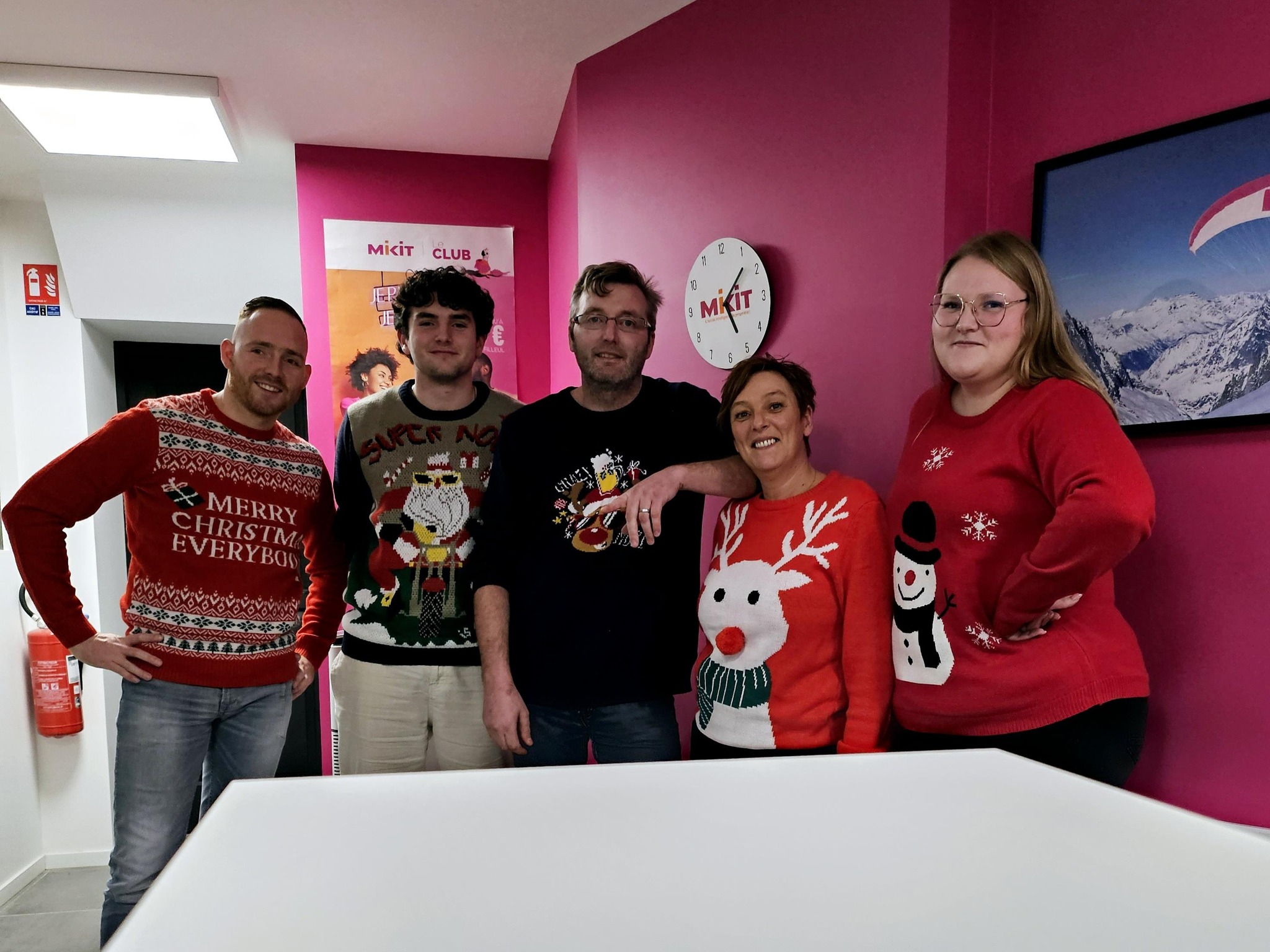 Salesforce-Agency-0012o00002X1yF5AAJ-mikit-hazebrouck-equipe-noel-2023