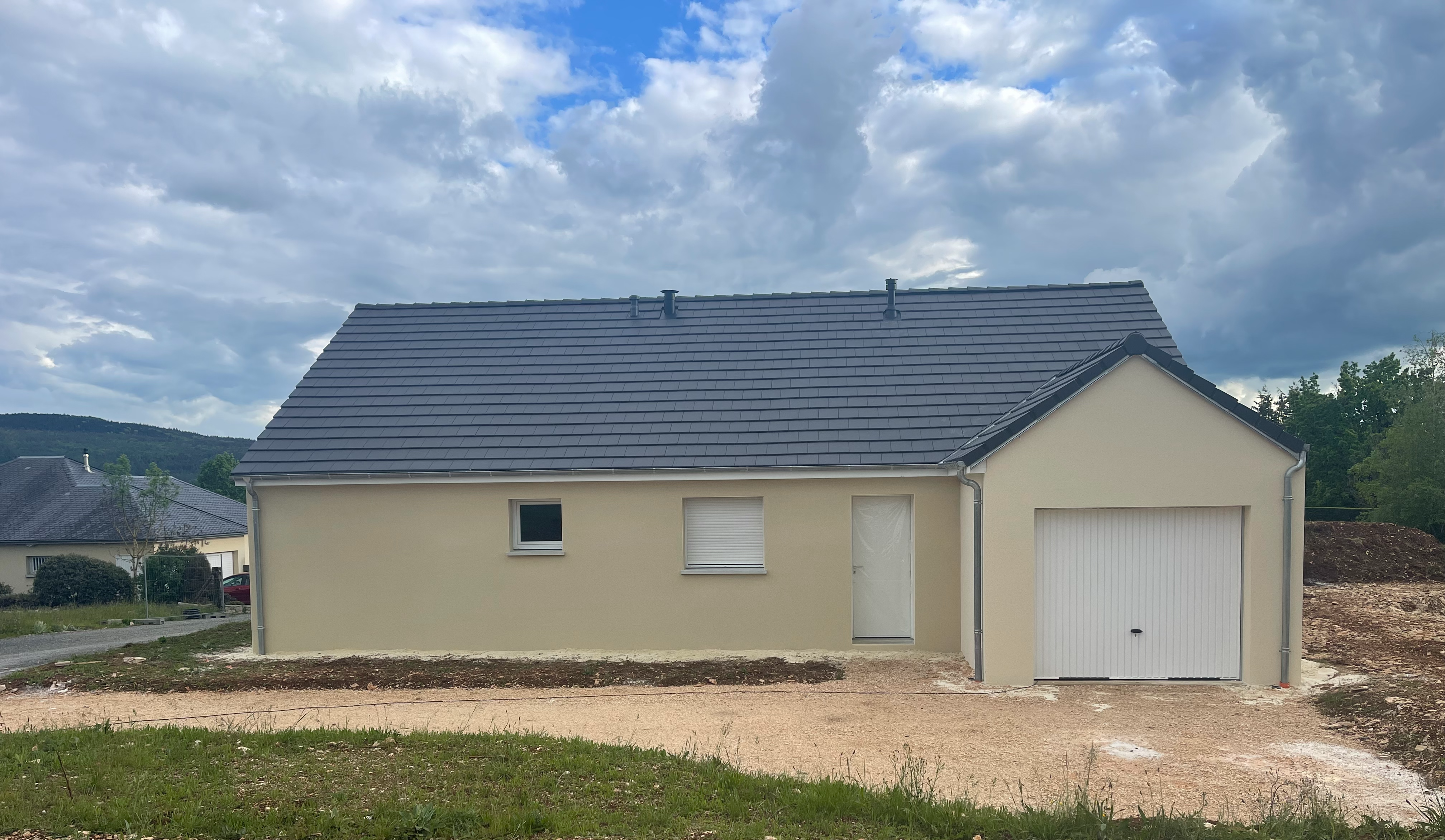 Salesforce-Agency-0012o00002dogw1AAA-maison-neuve-gages-le-haut