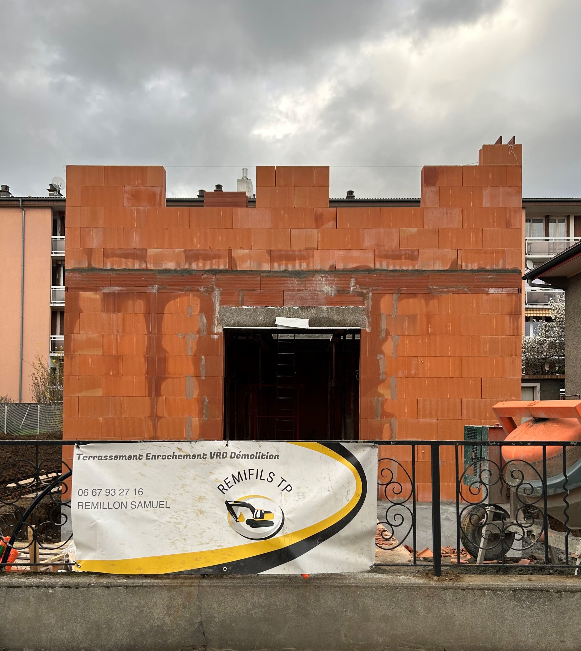 Salesforce-Agency-Posts-001D000000l0i9GIAQ-maison-de-ville-a-annemasse-ja3