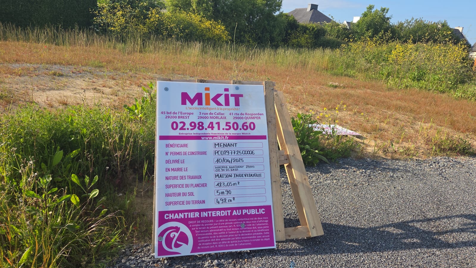 POSE DU PANNEAU DE CHANTIER