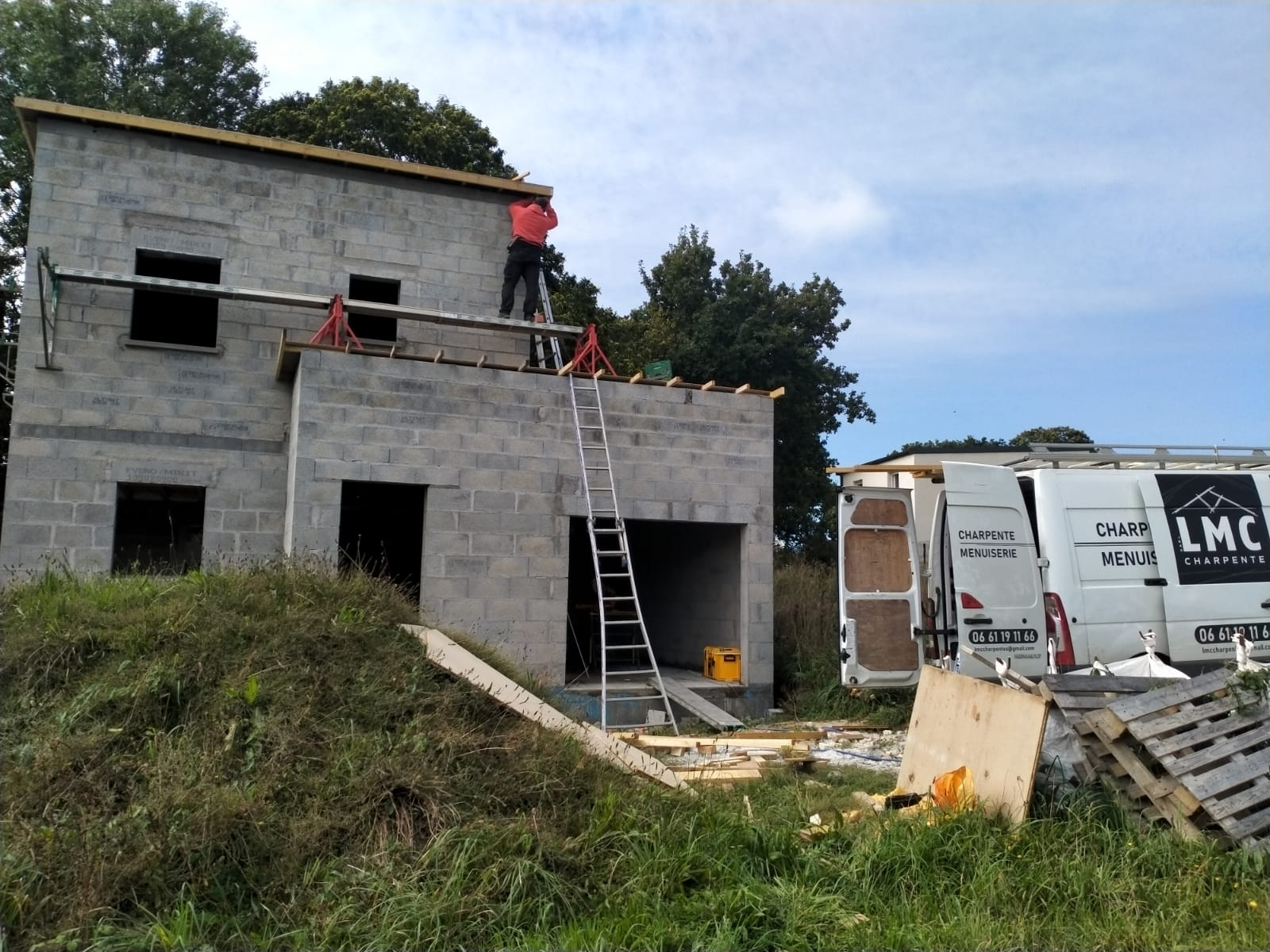 LAURENT A PLONEOUR LANVERN : COULAGE DE LA DALLE DE SOUS BASSEMENT