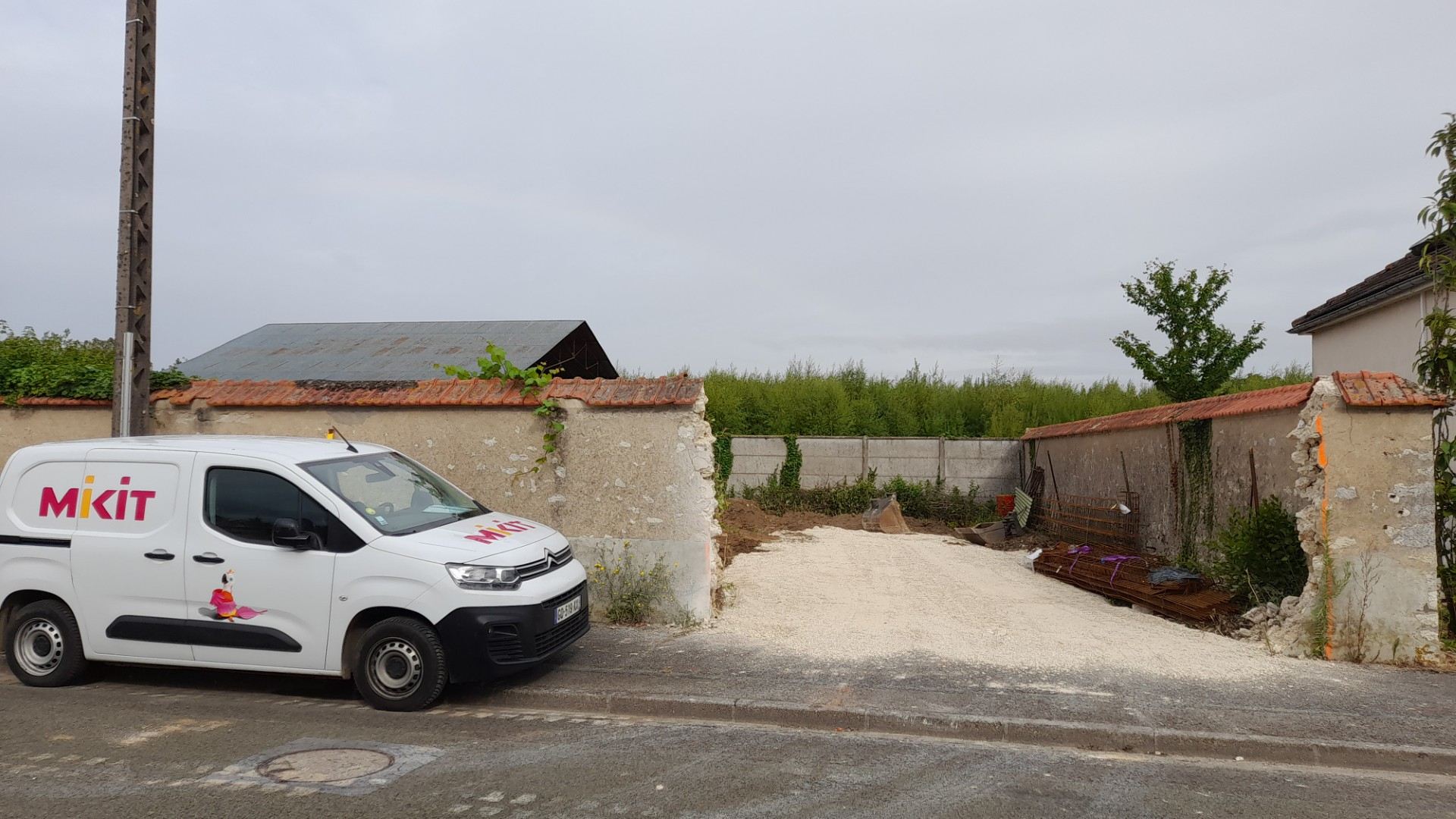 Salesforce-Agency-0012o000037XiObAAK-thumbnail_voiture