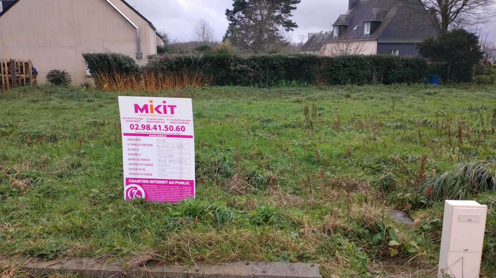 POSE DU PANNEAU DE CHANTIER