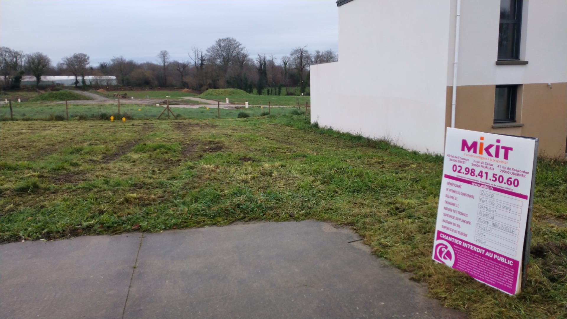 POSE PANNEAU DE CHANTIER