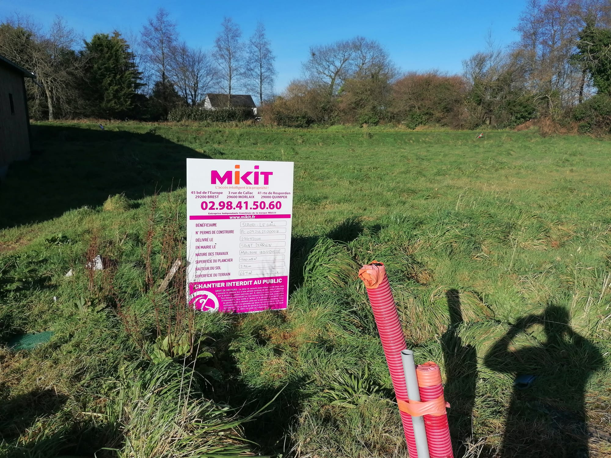 POSE DU PANNEAU DE CHANTIER
