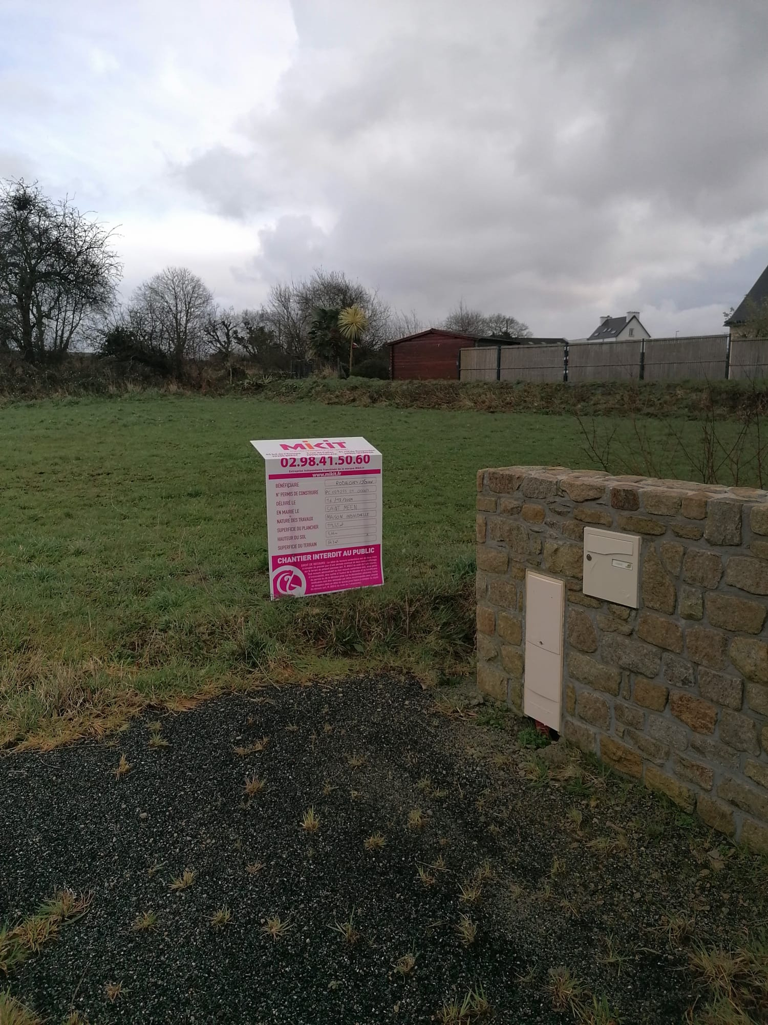 POSSE DU PANNEAU DE CHANTIER