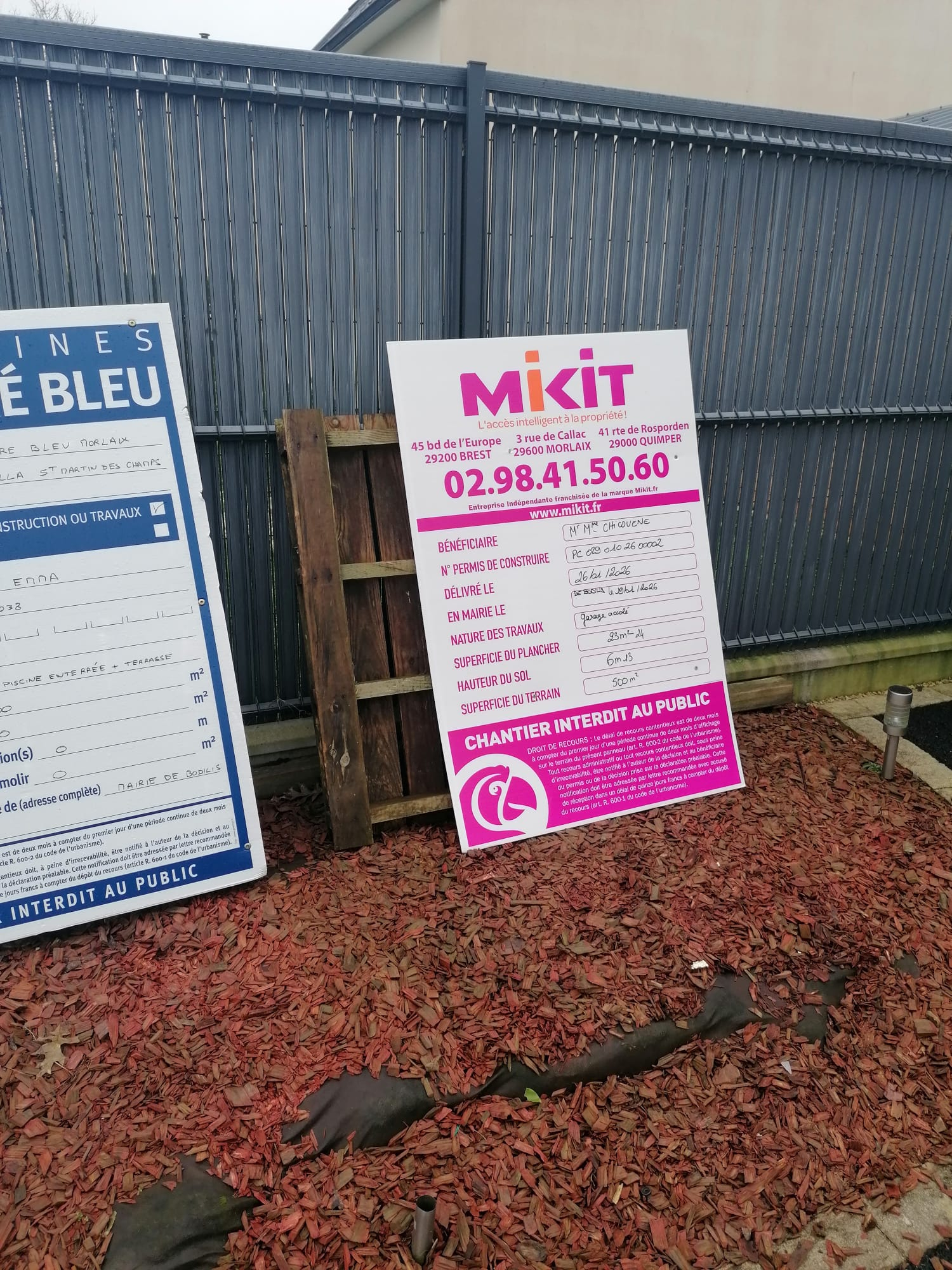 POSE DU PANNEAU DE CHANTIER