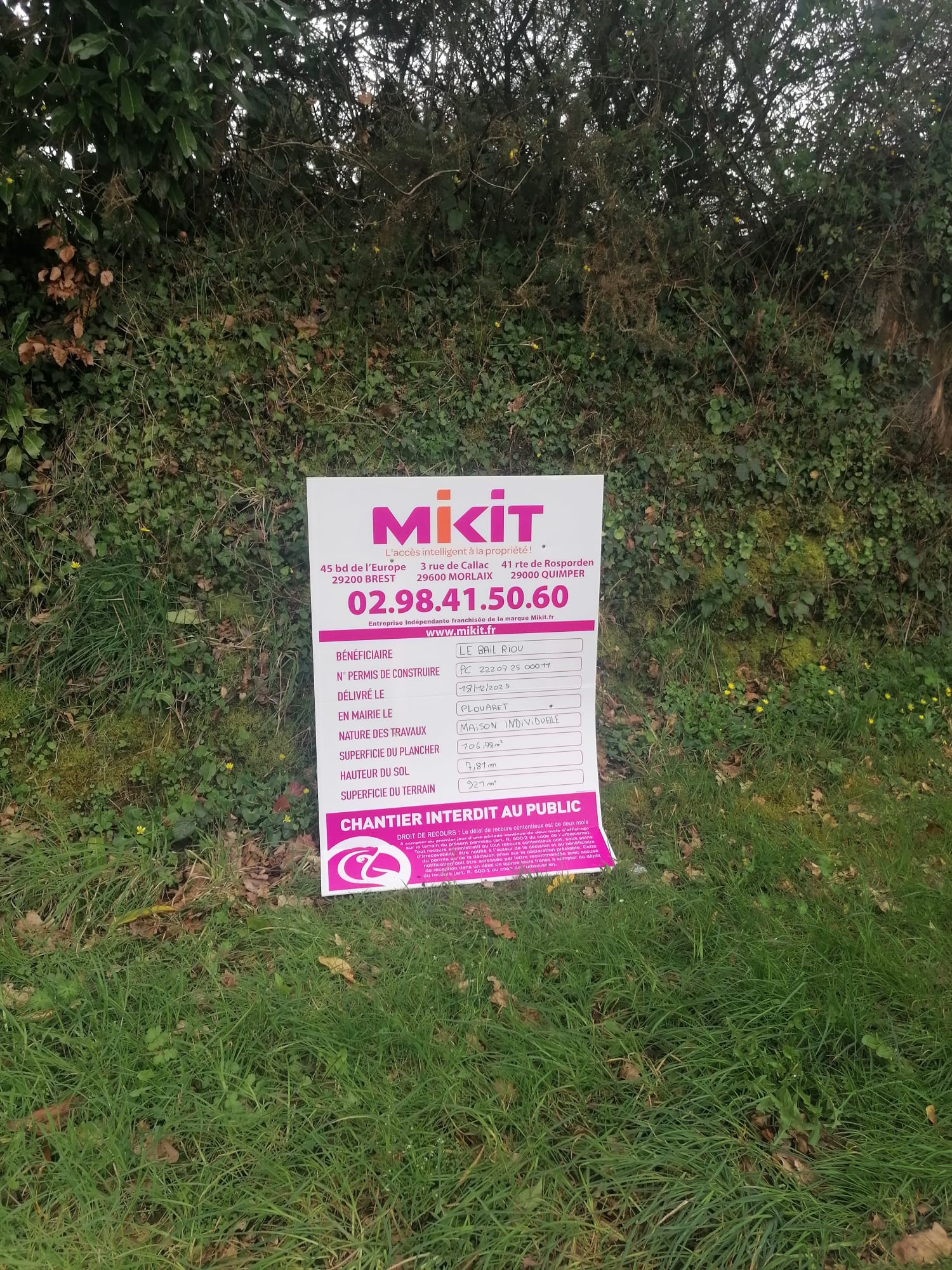 POSE PANNEAU DE CHANTIER