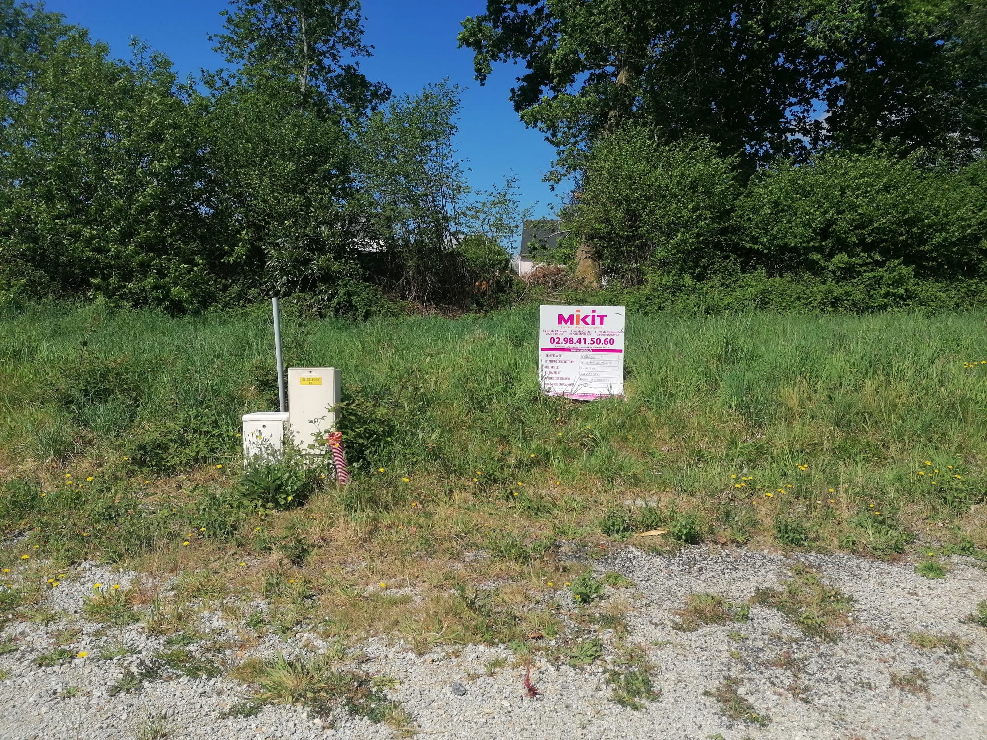 POSE DU PANNEAU DE CHANTIER A LANVENEGEN
