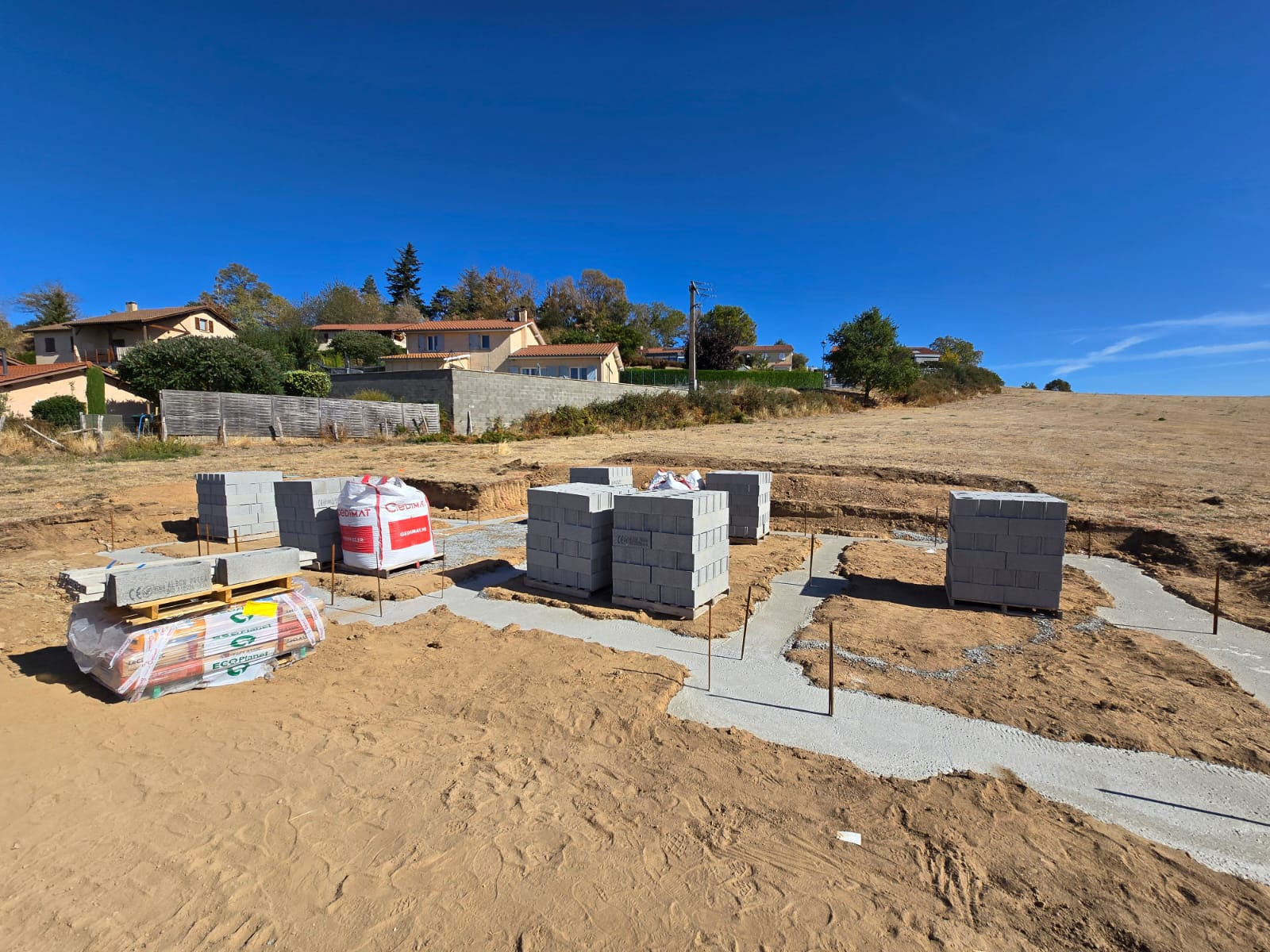 Suivi de chantier à Villechenève : le projet de Lisa et Axel franchit une nouvelle étape !
